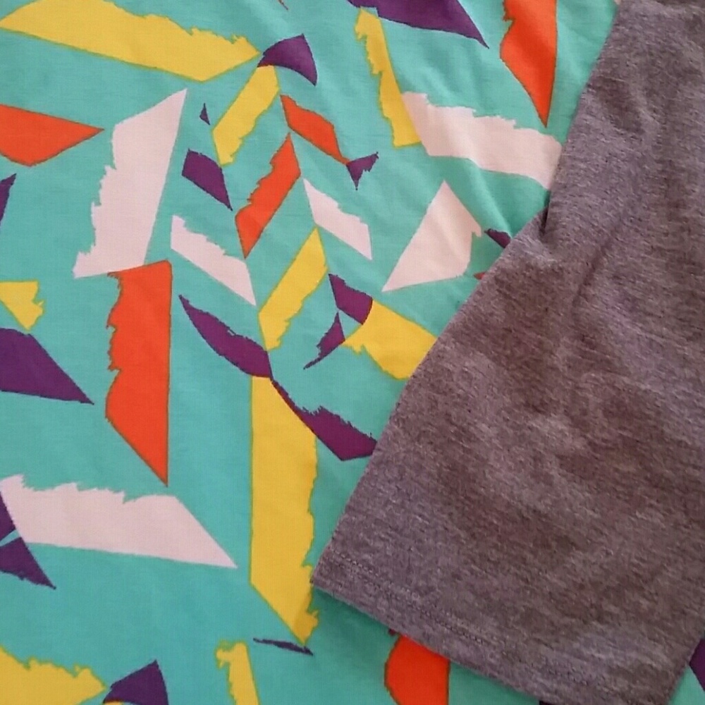 LulaRoe Randy tee - Picture 2 of 4